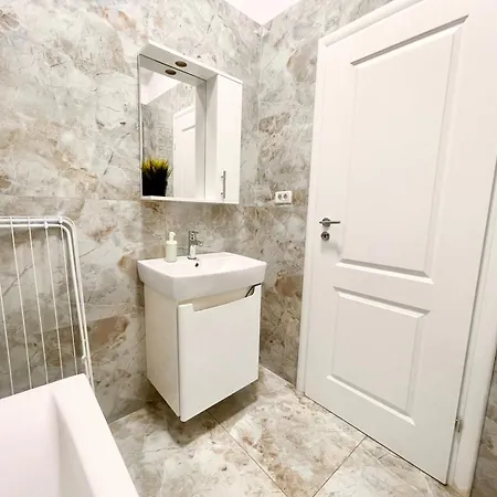 Address 12 * Βουκουρέστι